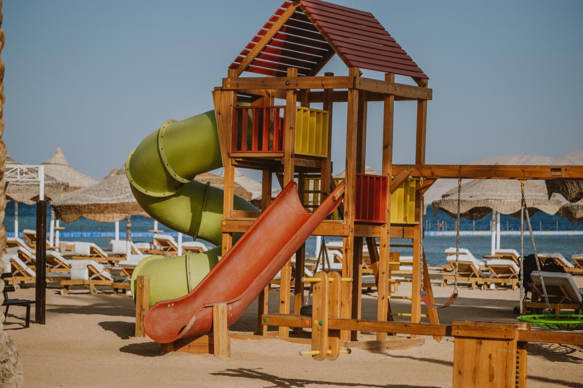 Baron Resort Sharm El Sheikh (Adults Only) Esterno foto Playground on the beach